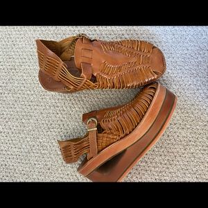 Size 8. Unique free people clogs no longer available anywhere!